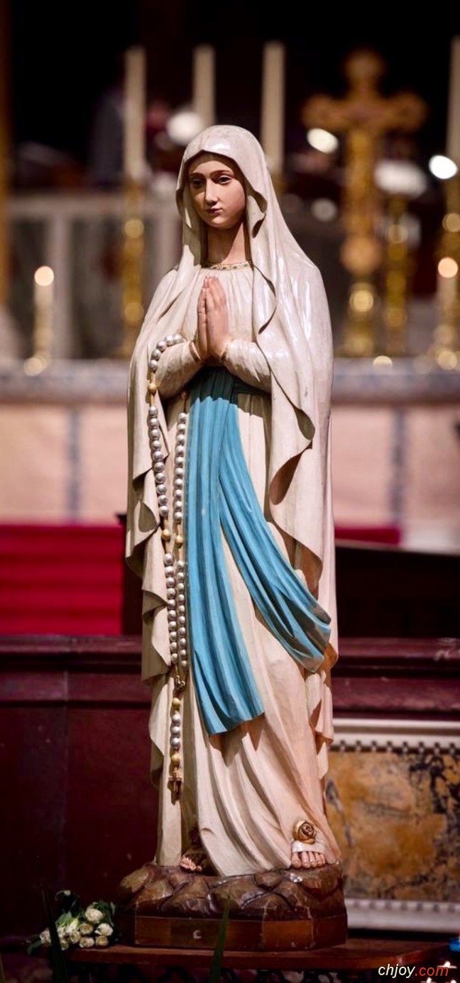 Virgin Mary statue wallpaper for mobile 